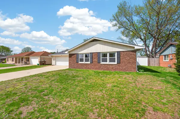 5230 Yellowwood DR, Columbus, IN 47203