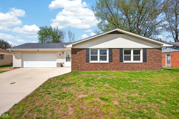 5230 Yellowwood DR, Columbus, IN 47203