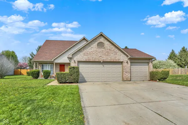 2002 Oakbrooke CT, Avon, IN 46123