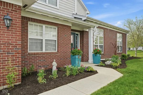 9550 Fireside LN, Fishers, IN 46038