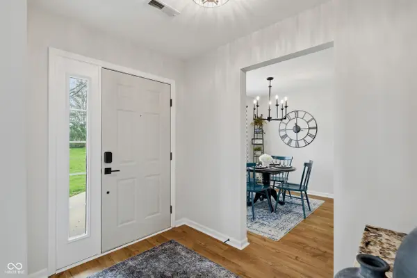 9550 Fireside LN, Fishers, IN 46038