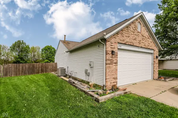 988 Canary Creek DR, Franklin, IN 46131