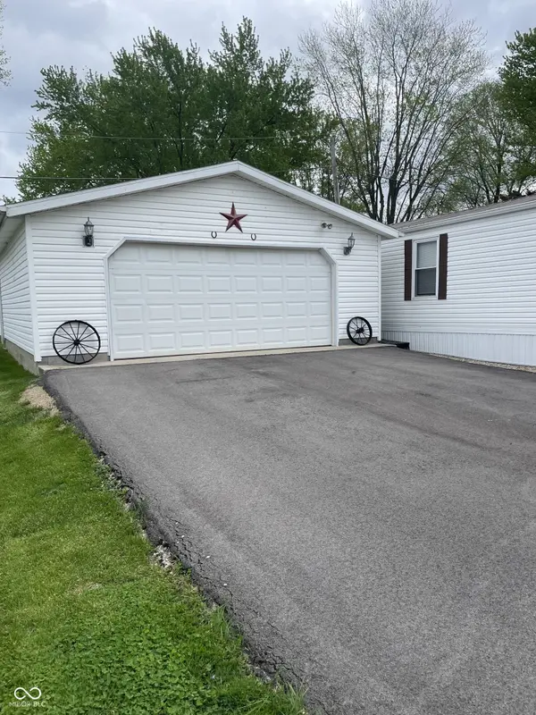 66 Bubble Loo RD, Cloverdale, IN 46120