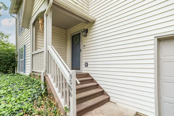 8566 Buckingham DR, Columbus, IN 47201