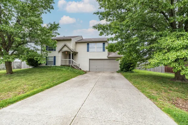 8566 Buckingham DR, Columbus, IN 47201