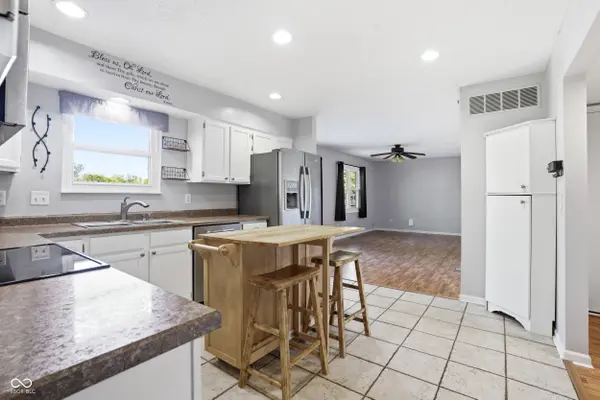8474 Wakefield CT, Indianapolis, IN 46256