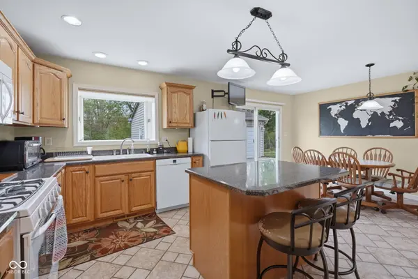 3077 Hawcreek BLVD, Columbus, IN 47203