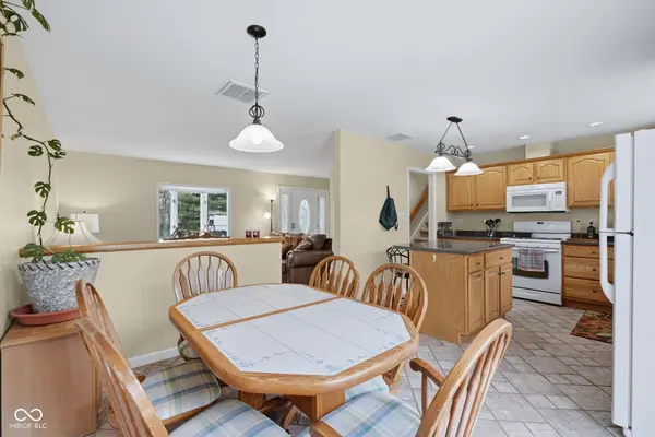 3077 Hawcreek BLVD, Columbus, IN 47203