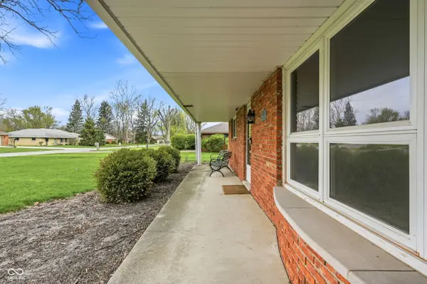 300 N Bayberry LN, Muncie, IN 47304