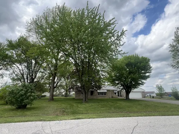1440 Estates DR, Greenwood, IN 46142