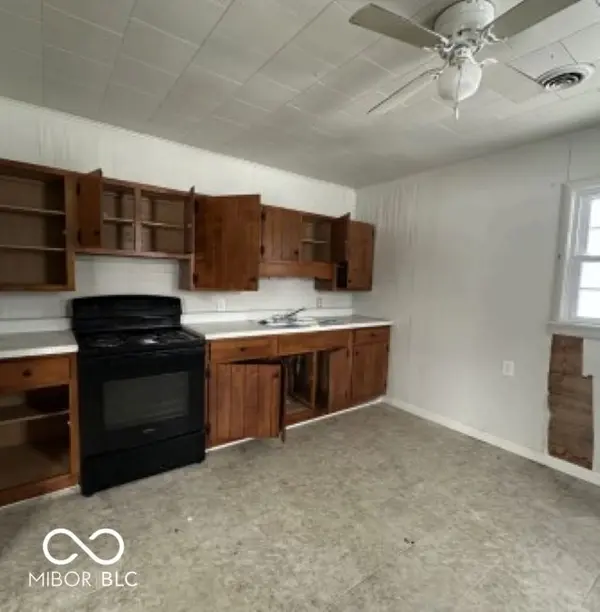 42 N Hickory ST, Campbellsburg, IN 47108