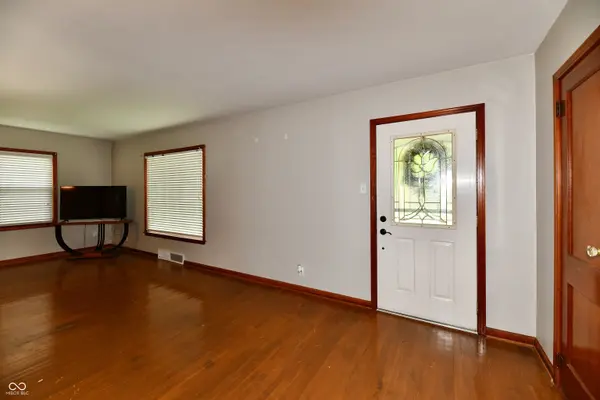 245 S 11th AVE, Beech Grove, IN 46107