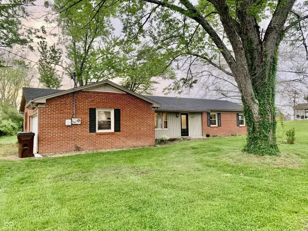 5574 S Holiday DR, Columbus, IN 47203