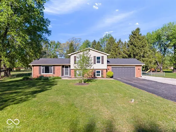 1352 Westwind DR, Avon, IN 46123