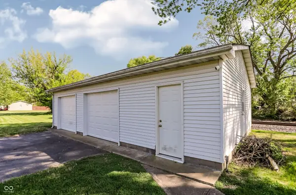 25 N Depot ST, New Palestine, IN 46163