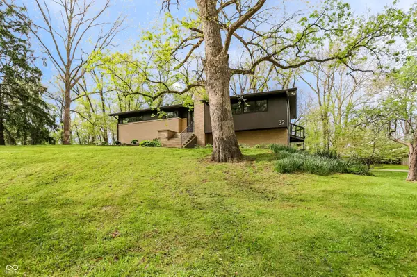 32 Circle DR, Carmel, IN 46032