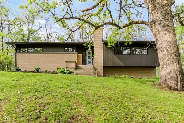 32 Circle DR, Carmel, IN 46032