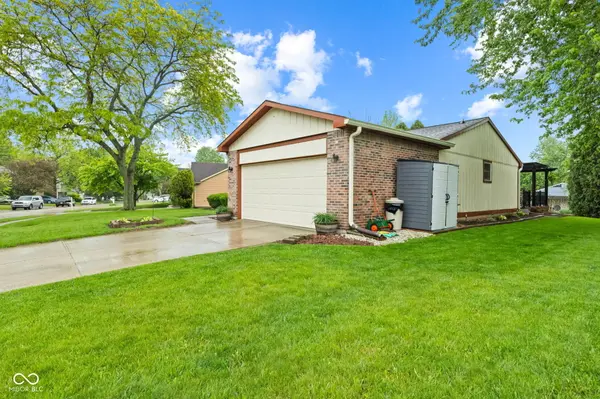 3727 Oil Creek DR, Indianapolis, IN 46268