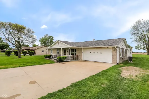 2207 S Fairview DR, Shelbyville, IN 46176