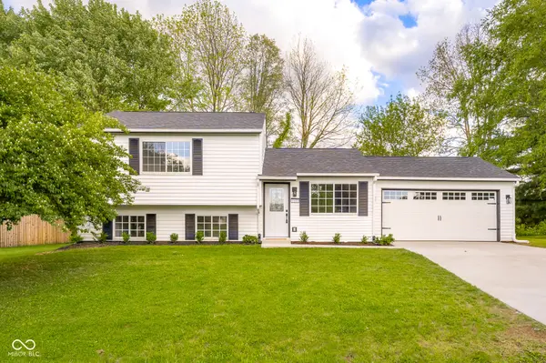 2593 Chaucer DR, Columbus, IN 47201