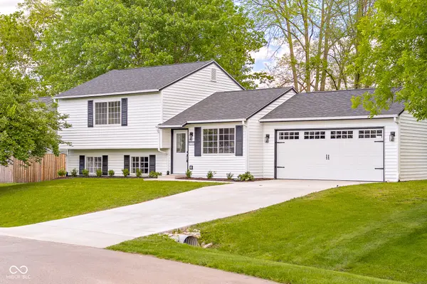 2593 Chaucer DR, Columbus, IN 47201