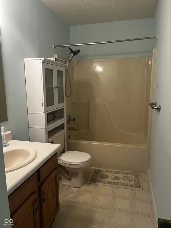 1453 Country Pointe DR, Indianapolis, IN 46234