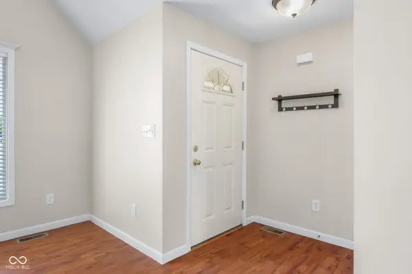 2353 McClennan CT N, Columbus, IN 47203