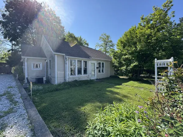827 N Hawthorne LN, Indianapolis, IN 46219
