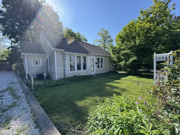 827 N Hawthorne LN, Indianapolis, IN 46219