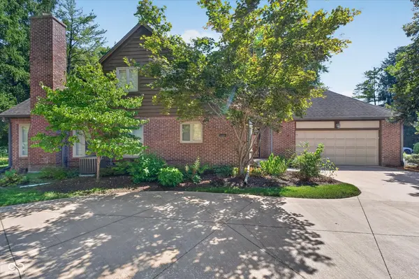 1990 Oldfields Circle North DR, Indianapolis, IN 46228