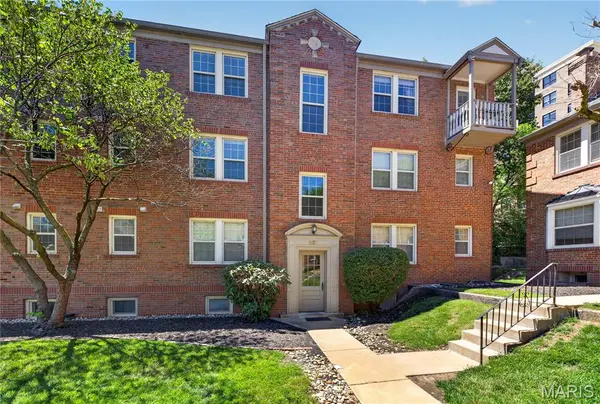 827 Westwood DR #2E, Clayton, MO 63105
