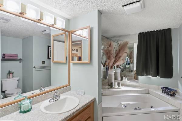 343 Racquet Club DR #226, Lake Ozark, MO 65049