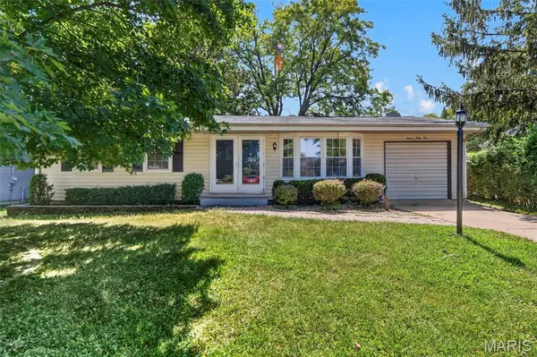 1132 Burgundy LN, Ballwin, MO 63011
