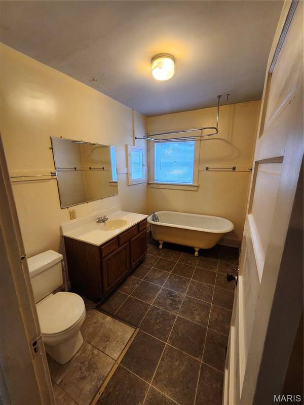 2705 College, Alton, IL 62002