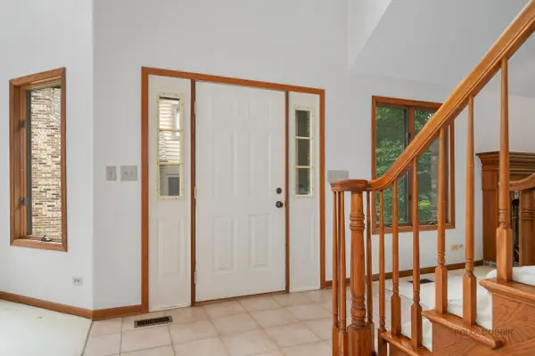 1902 Forest Creek LN #1902, Libertyville, IL 60048