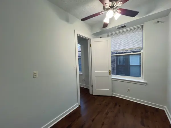 3727 N Pine Grove AVE #305, Chicago, IL 60613