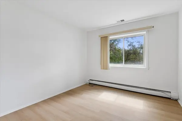 2424 E Oakton ST #2L, Arlington Heights, IL 60004