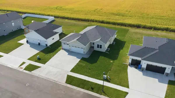 4288 Pine Pkwy S, Fargo, ND 58104
