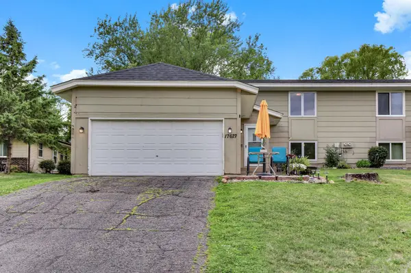 17627 Ionia CT, Lakeville, MN 55044