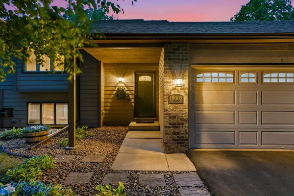 19002 Barrington DR, Eden Prairie, MN 55346