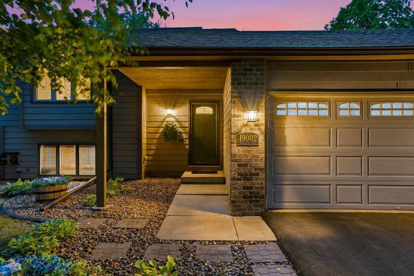 19002 Barrington DR, Eden Prairie, MN 55346