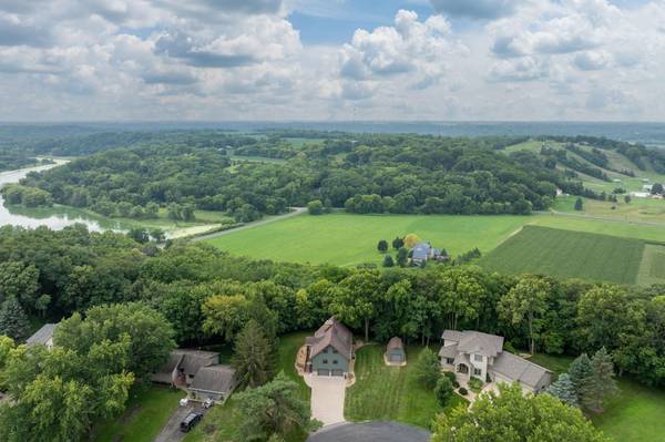 314 Meadow Woods DR, Mankato, MN 56001