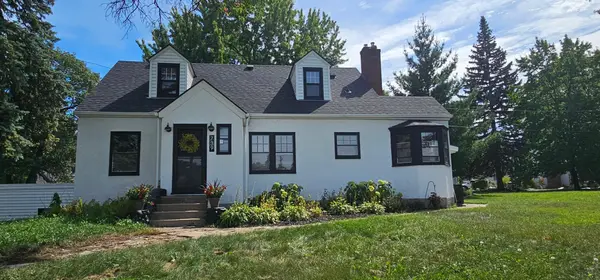 739 10th ST NW, New Brighton, MN 55112