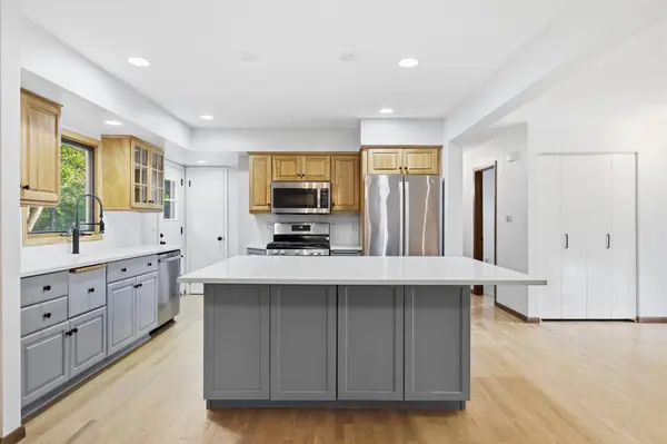 10133 Johnson CIR, Bloomington, MN 55437