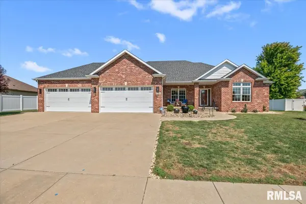 1255 Red Bud RUN, Sherman, IL 62684