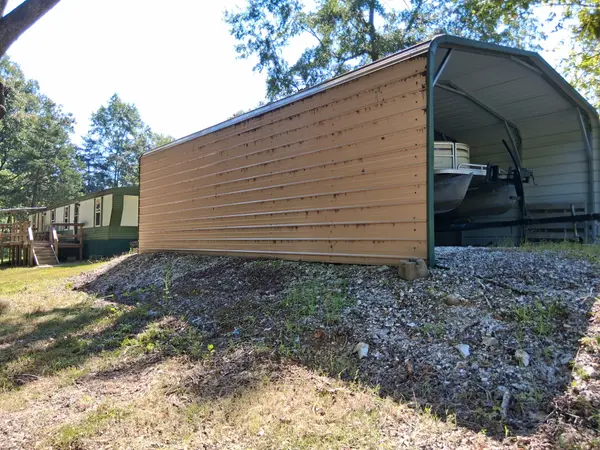 60 White Oak Dr, Big Sandy, TN 38221