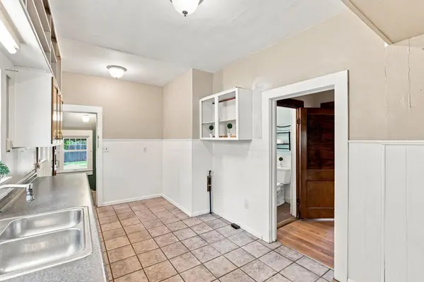 842 N Litchfield Ave, Wichita, KS 67203