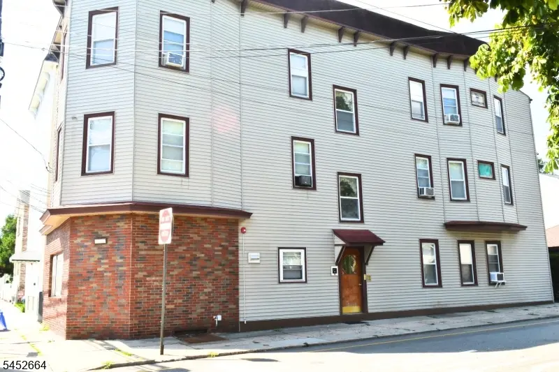 139 Ray St #1, Garfield City, NJ 07026