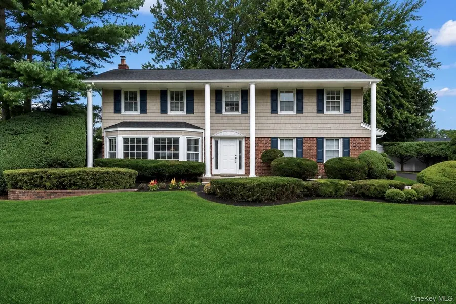 2 Cori LN, East Northport, NY 11731