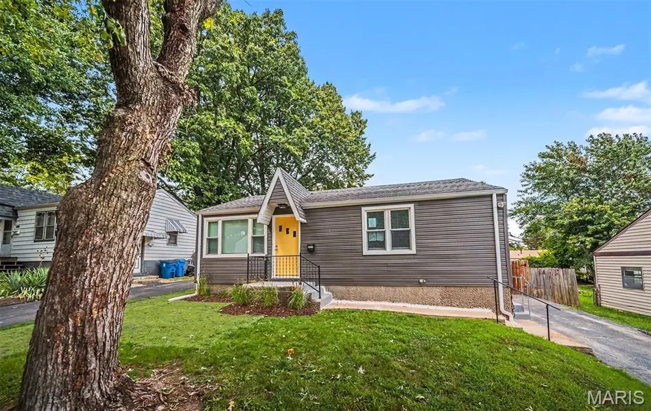 9425 Ridge AVE, St Louis, MO 63114